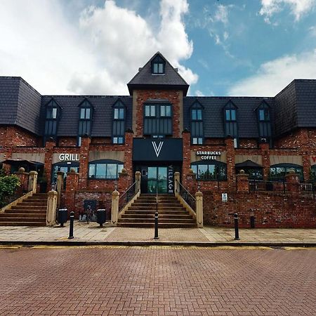 Village Hotel Warrington Eksteriør billede