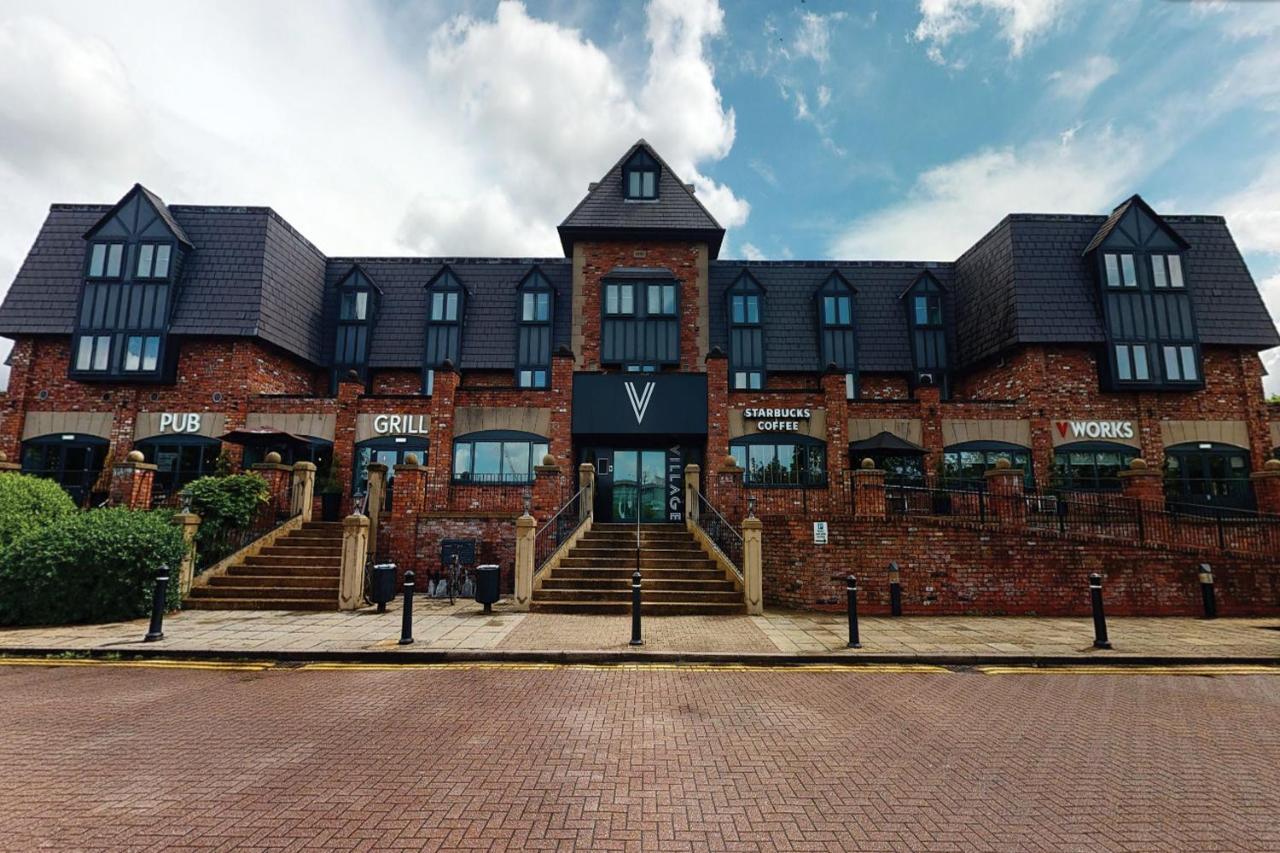 Village Hotel Warrington Eksteriør billede