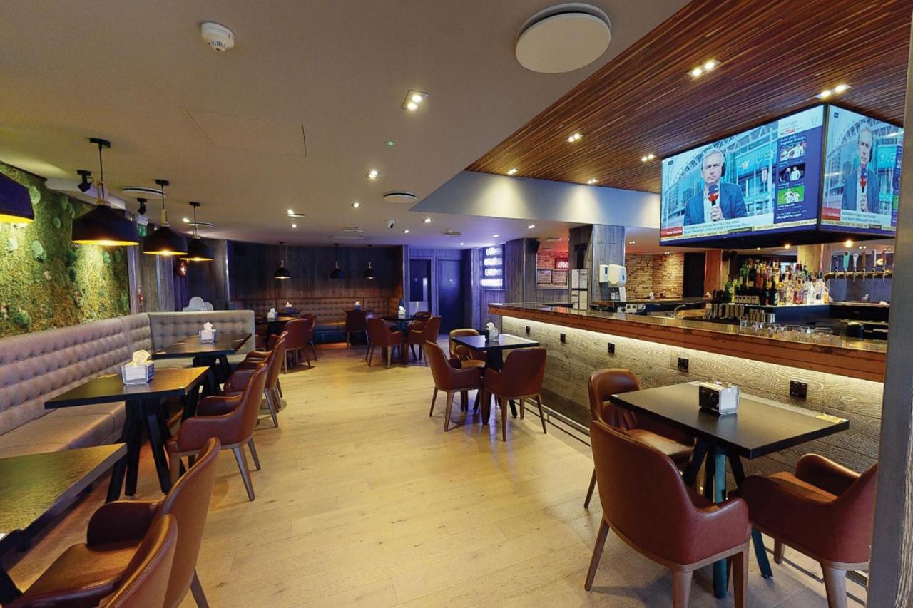 Village Hotel Warrington Eksteriør billede