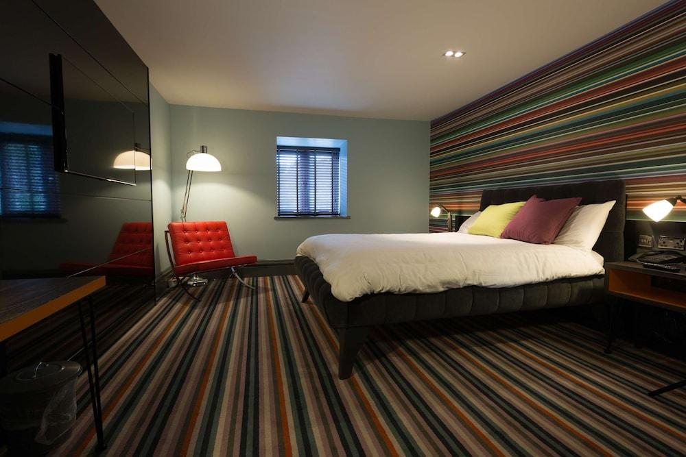 Village Hotel Warrington Eksteriør billede
