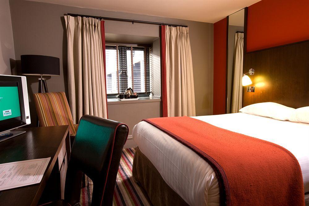 Village Hotel Warrington Eksteriør billede