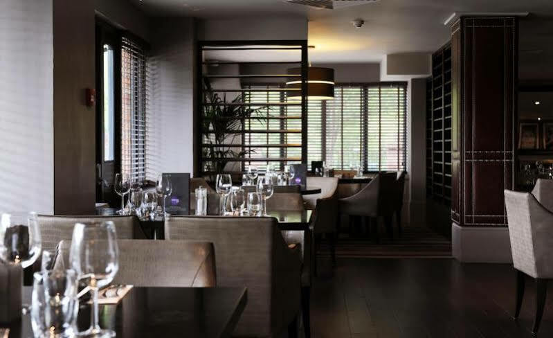 Village Hotel Warrington Eksteriør billede